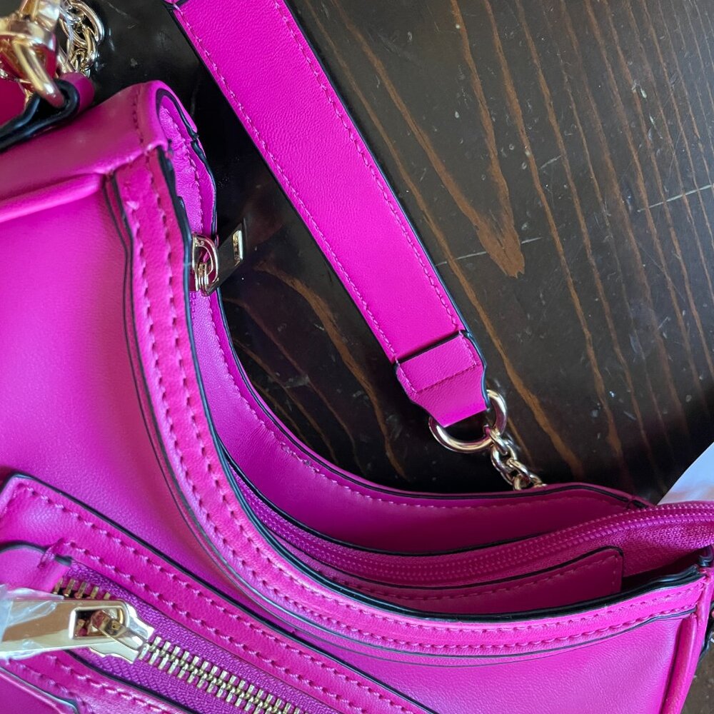 FIRM. Vintage ALDO Crossbody Shoulder Purse, Gorgeous Fuchsia & Gold. - Picture 12 of 13
